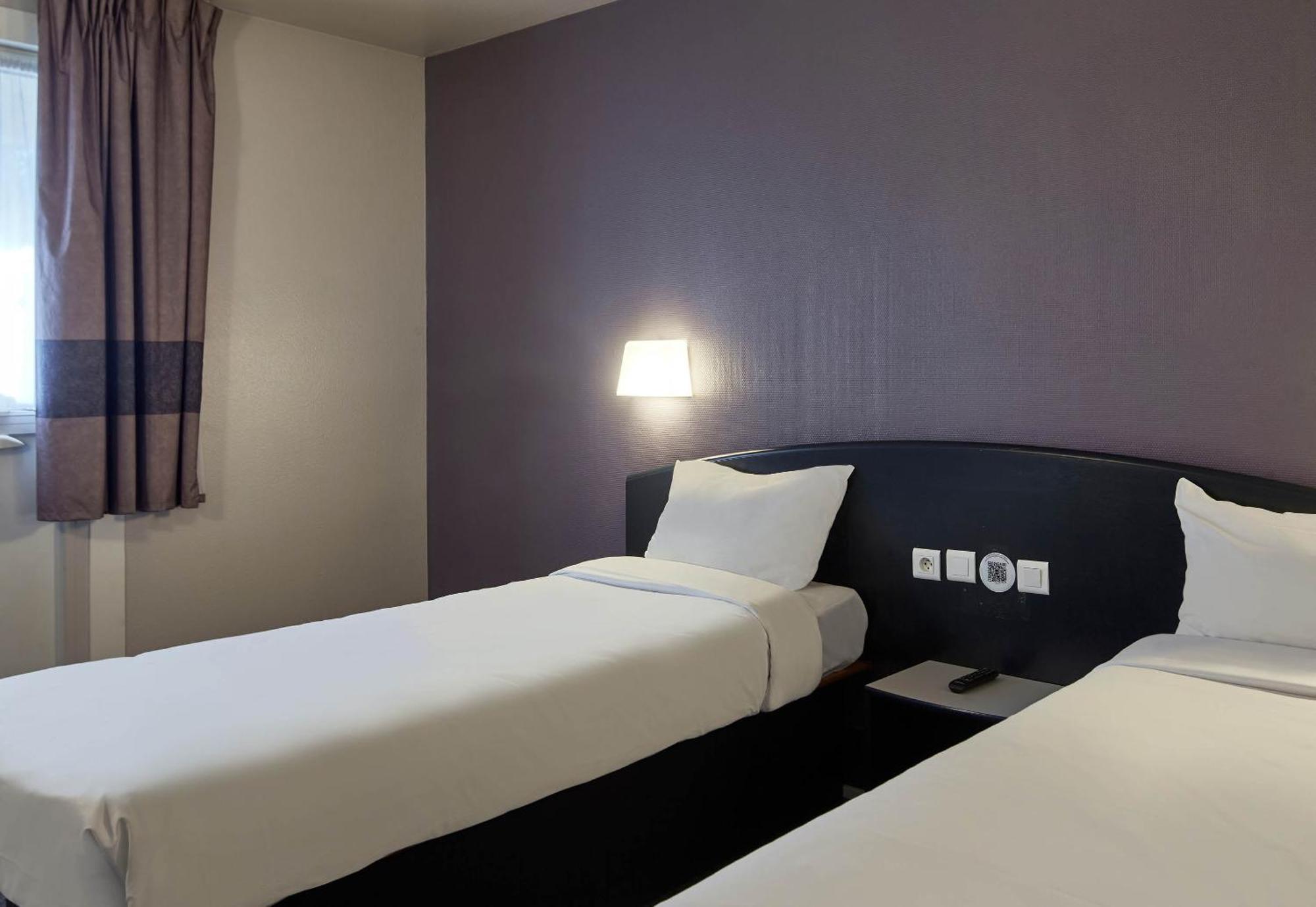 B&B Hotel Сакле Экстерьер фото