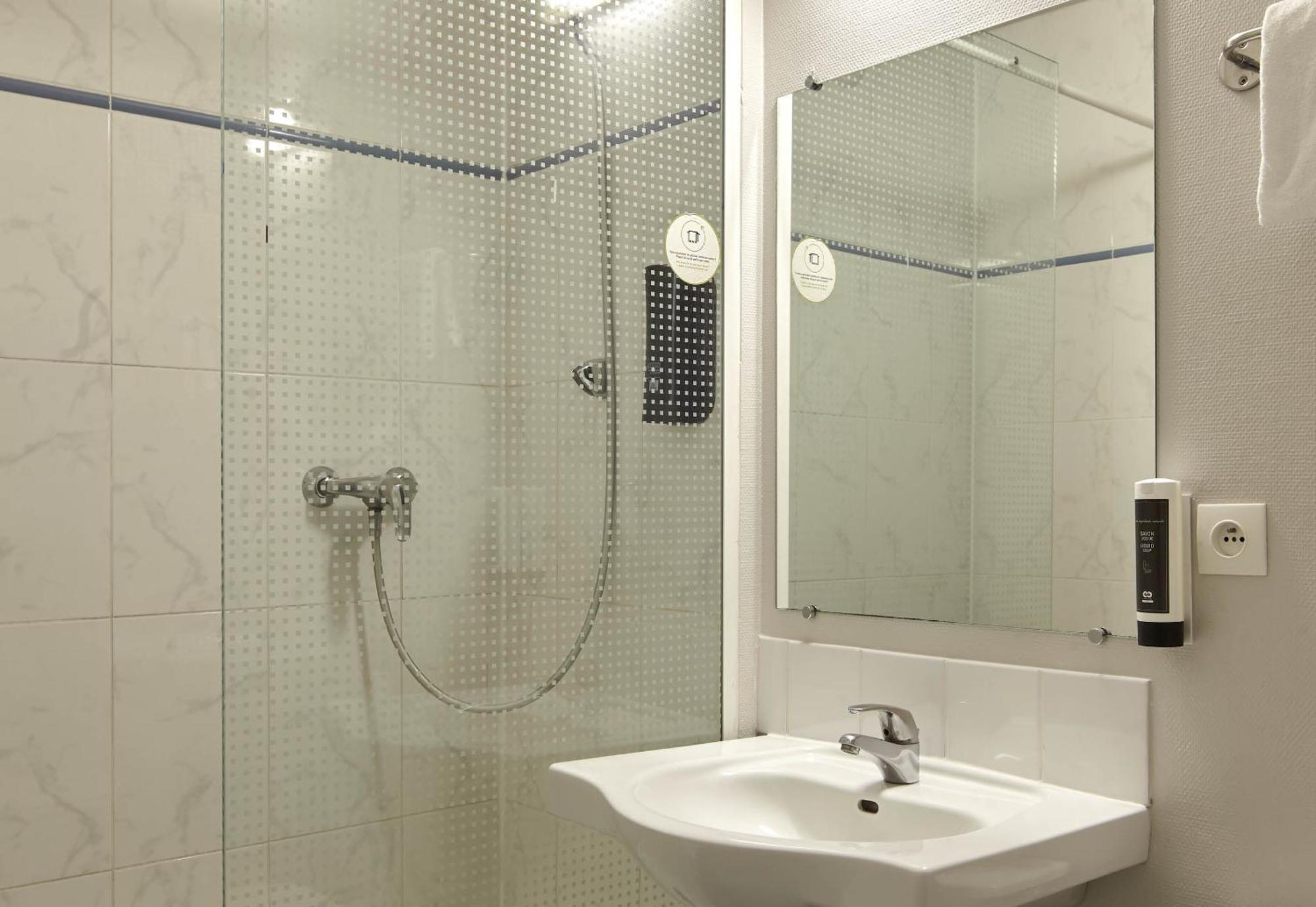 B&B Hotel Сакле Экстерьер фото